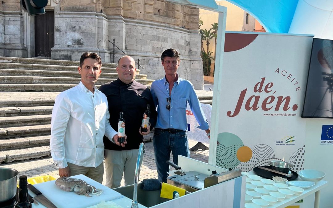 El Aceite de Jaén recorre las ocho provincias andaluzas de la mano de la campaña We Love Frescos de la Junta de Andalucía