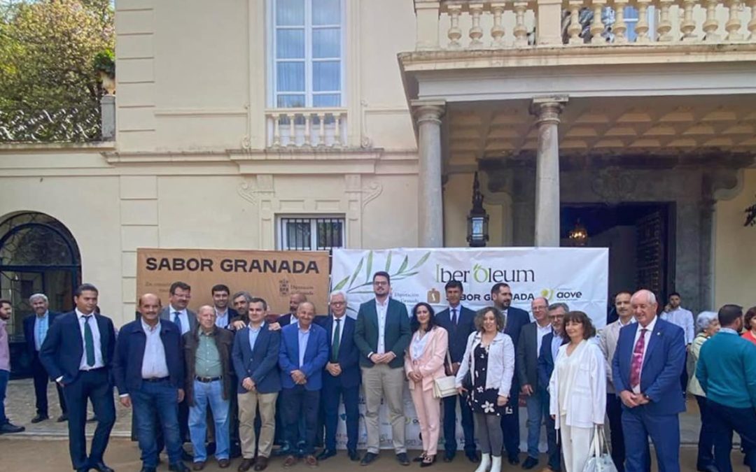 Tres inscritos en la IGP Aceite de Jaén reconocidos en la Guía IberOleum