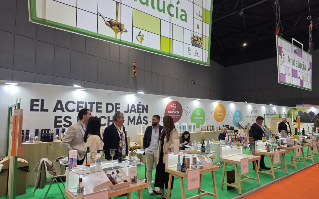 La IGP de Aceite de Jaén acude a las ferias agroalimentarias y gastronómicas más relevantes de España con una nueva campaña que incide en la calidad diferenciada, la sostenibilidad y las propiedades saludables del virgen extra certificado.